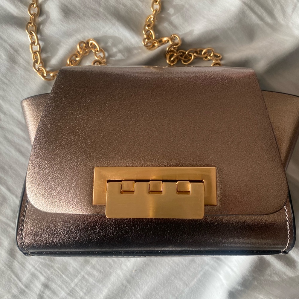 Gorgeous and cute metallic silver mini crossbody.